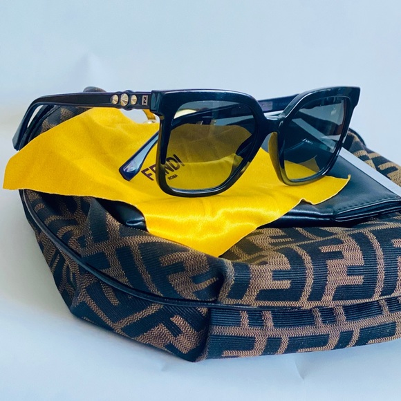 Fendi sunglasses - Picture 3 of 5